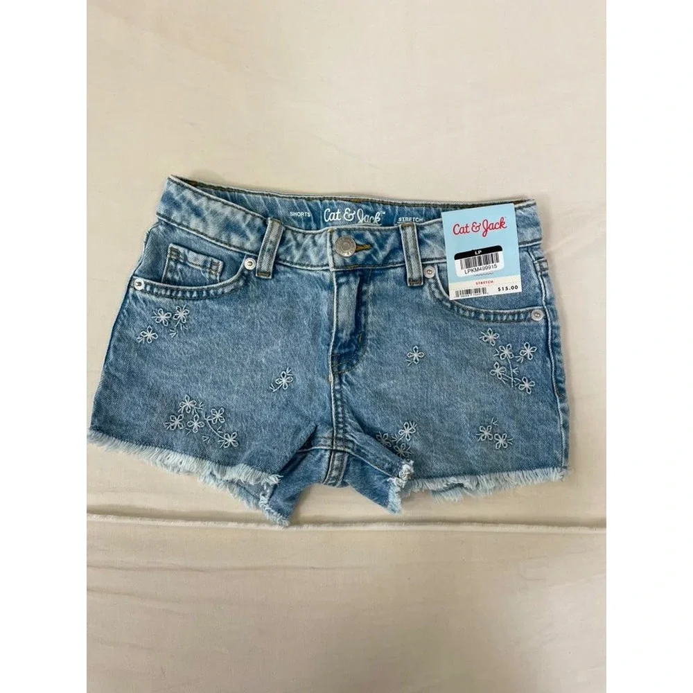Cat & Jack Girls Light Wash Floral Embroidered Denim Shorts Size S 6/7 NWT